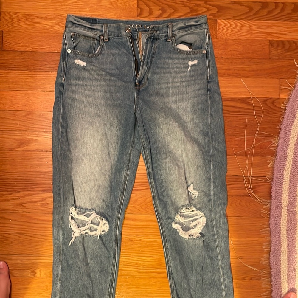 AmericanEagle outfitters mom jeans ripped